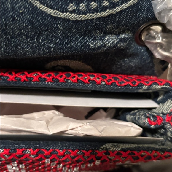 Kurt Geiger Chain Shoulder Bag - Picture 9 of 11